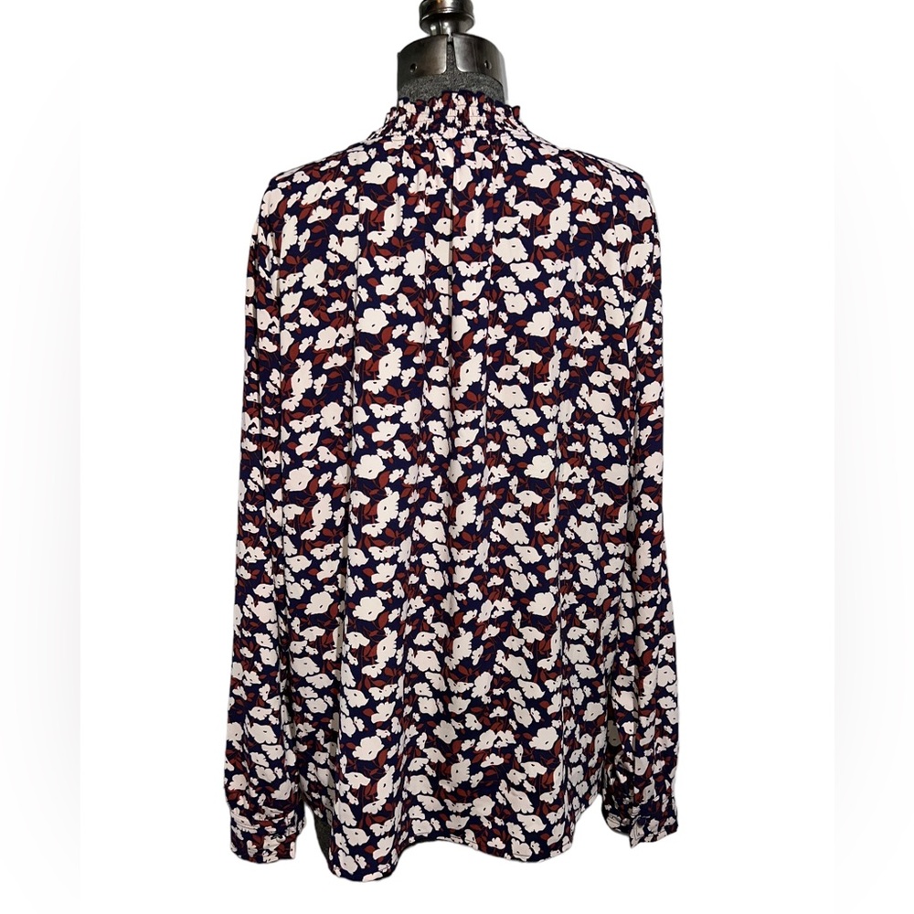 Lark and Ro floral printed blouse - Women's size XL- Blue/Brown/Cream - Picture 7 of 14